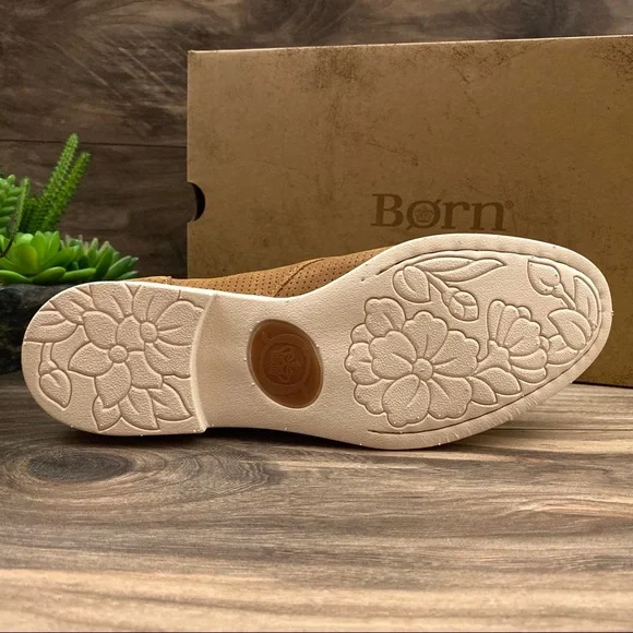 NIB Born Bazau Perforated Suede Ankle Chukka Boot - Picture 9 of 11